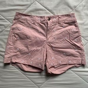 Old Navy pink and white floral women's chino shorts, size 4, new without tags